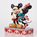 פסלון אמנותי מקסים מתוך סדרת Disney Traditions של Jim Shore — Mickey ו-Minnie מתנשקים על הלחיים (Kisses on Cheeks)