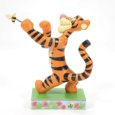 טיגר נלחם בדבורה - Tigger Fighting a Bee