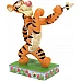 טיגר נלחם בדבורה - Tigger Fighting a Bee