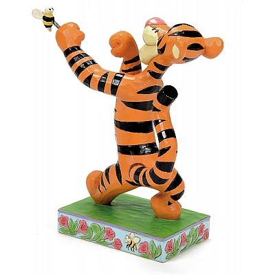 טיגר נלחם בדבורה - Tigger Fighting a Bee