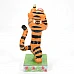 טיגר נלחם בדבורה - Tigger Fighting a Bee