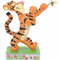 טיגר נלחם בדבורה - Tigger Fighting a Bee טיגר נלחם בדבורה - Tigger Fighting a Bee