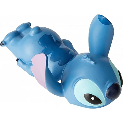 דמות אספנות רשמית של Stitch שוכב מסדרת Disney Showcase מבית Enesco