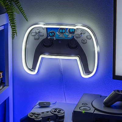 תאורת LED בעיצוב Astro Bot DualSense מבית Paladone תאורת LED בעיצוב Astro Bot DualSense מבית Paladone