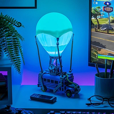מנורת Battle Bus Diorama עם מעמד לאוזניות Fortnite מבית Paladone מנורת Battle Bus Diorama עם מעמד לאוזניות Fortnite מבית Paladone