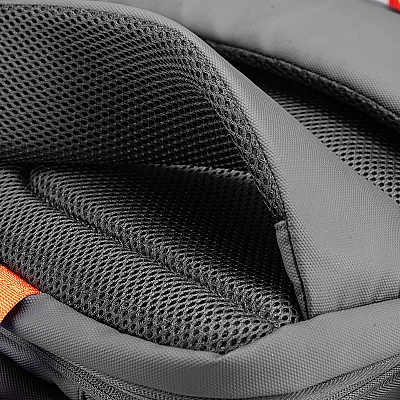 תיק גב למחשב נייד Cougar Vanguard 17.3