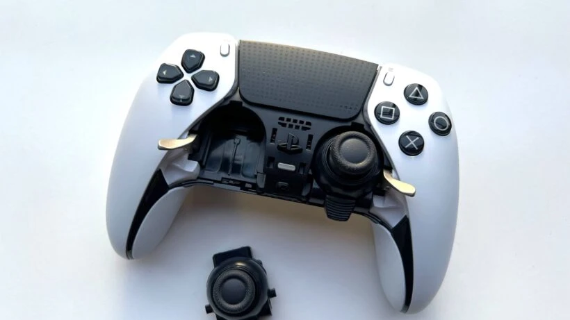 מודול סטיק – תקריב מחבר והמסילות