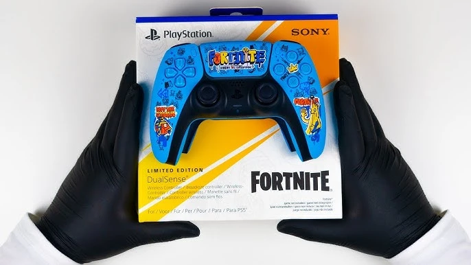 DualSense Fortnite Limited Edition – תקריב כפתורים ולוגו